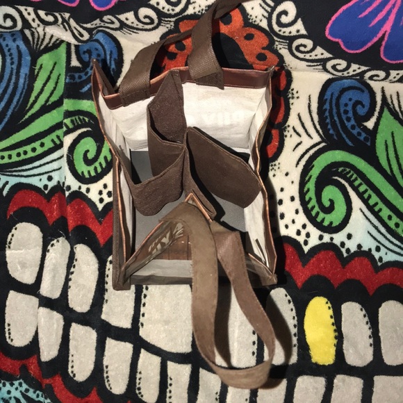 Luckys reusable wine bag holds 4 bottles - Picture 4 of 5